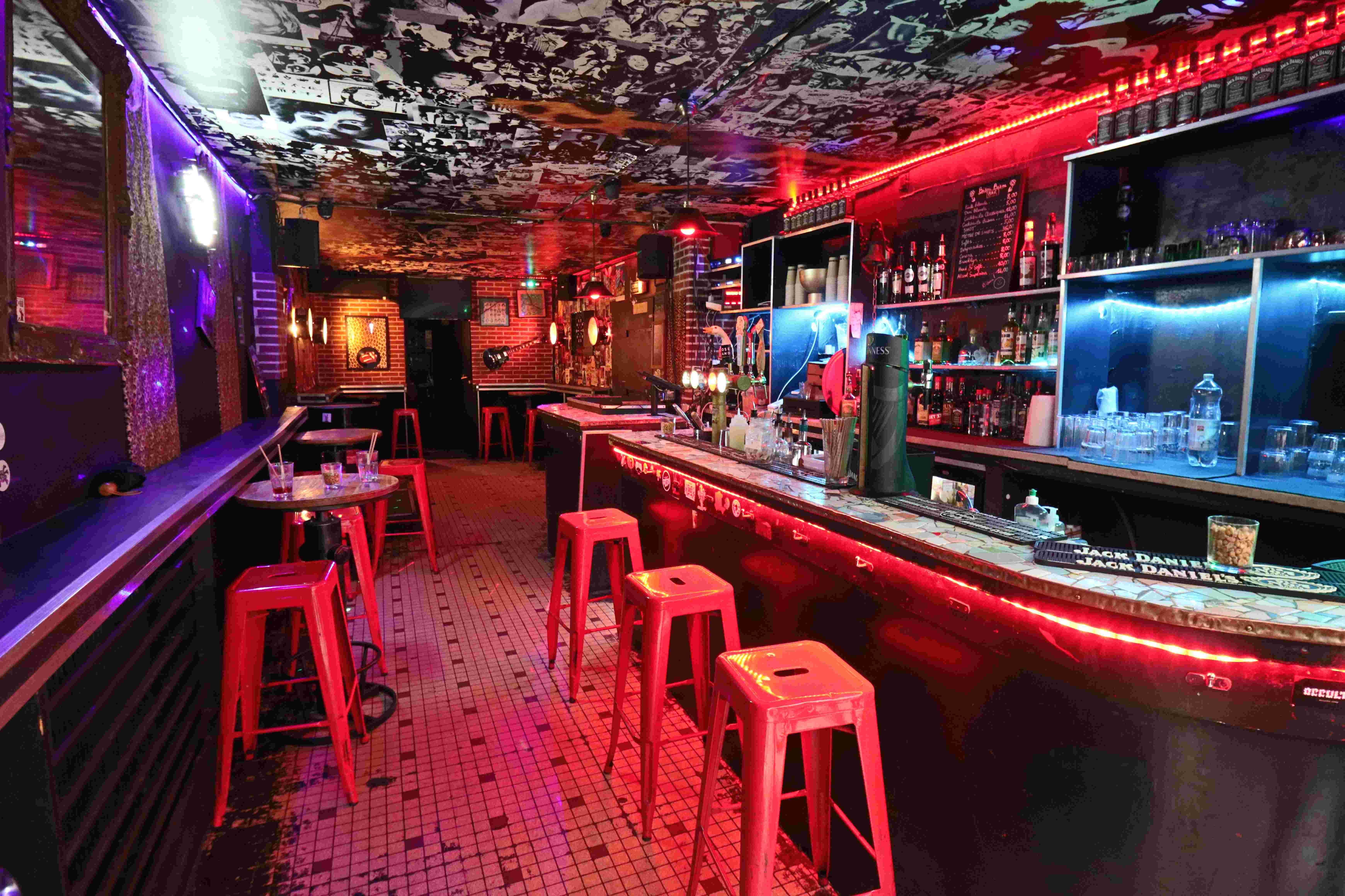 Bisou Bisou Bar - Photo 19