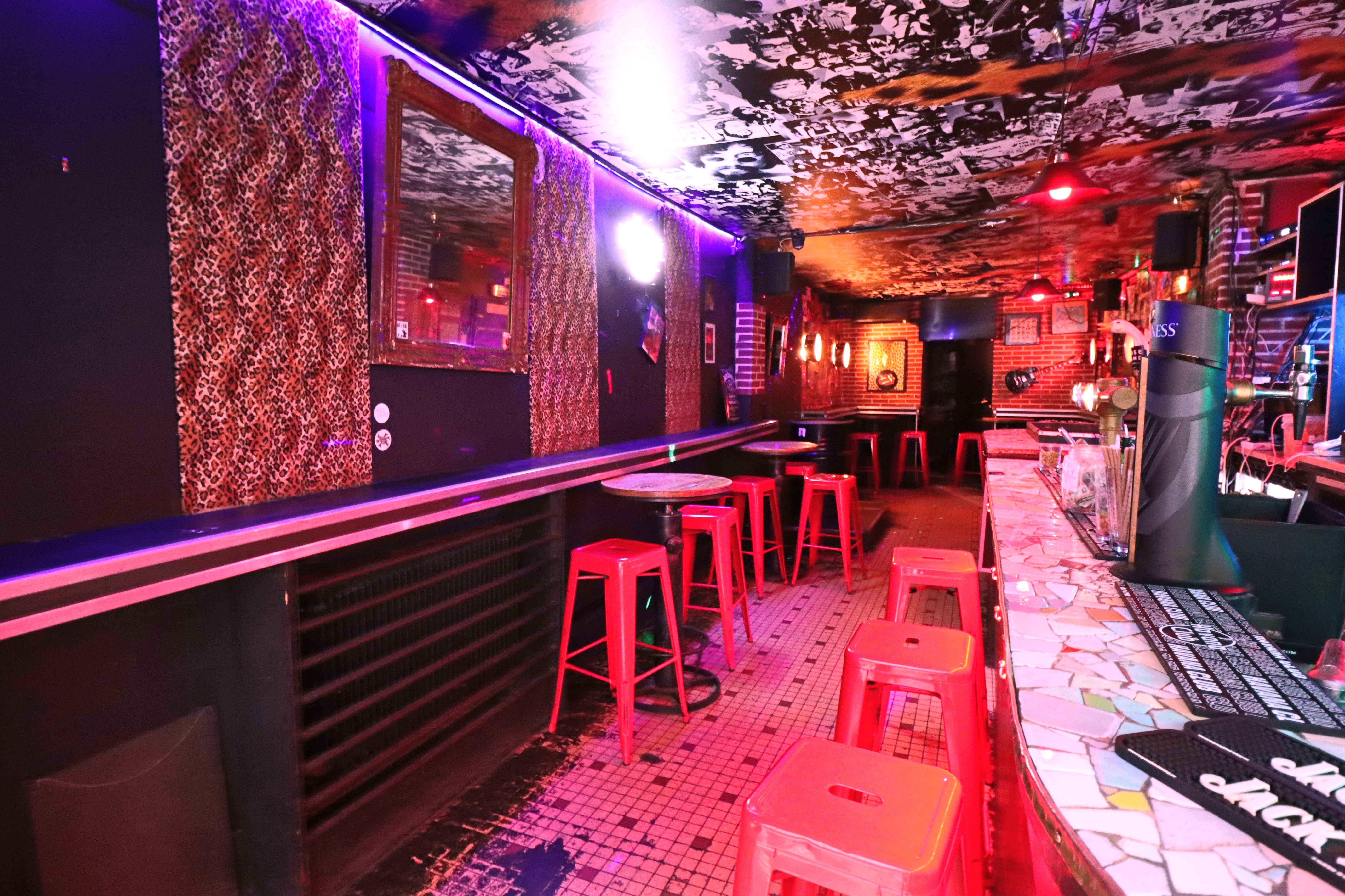 Bisou Bisou Bar - Photo 13