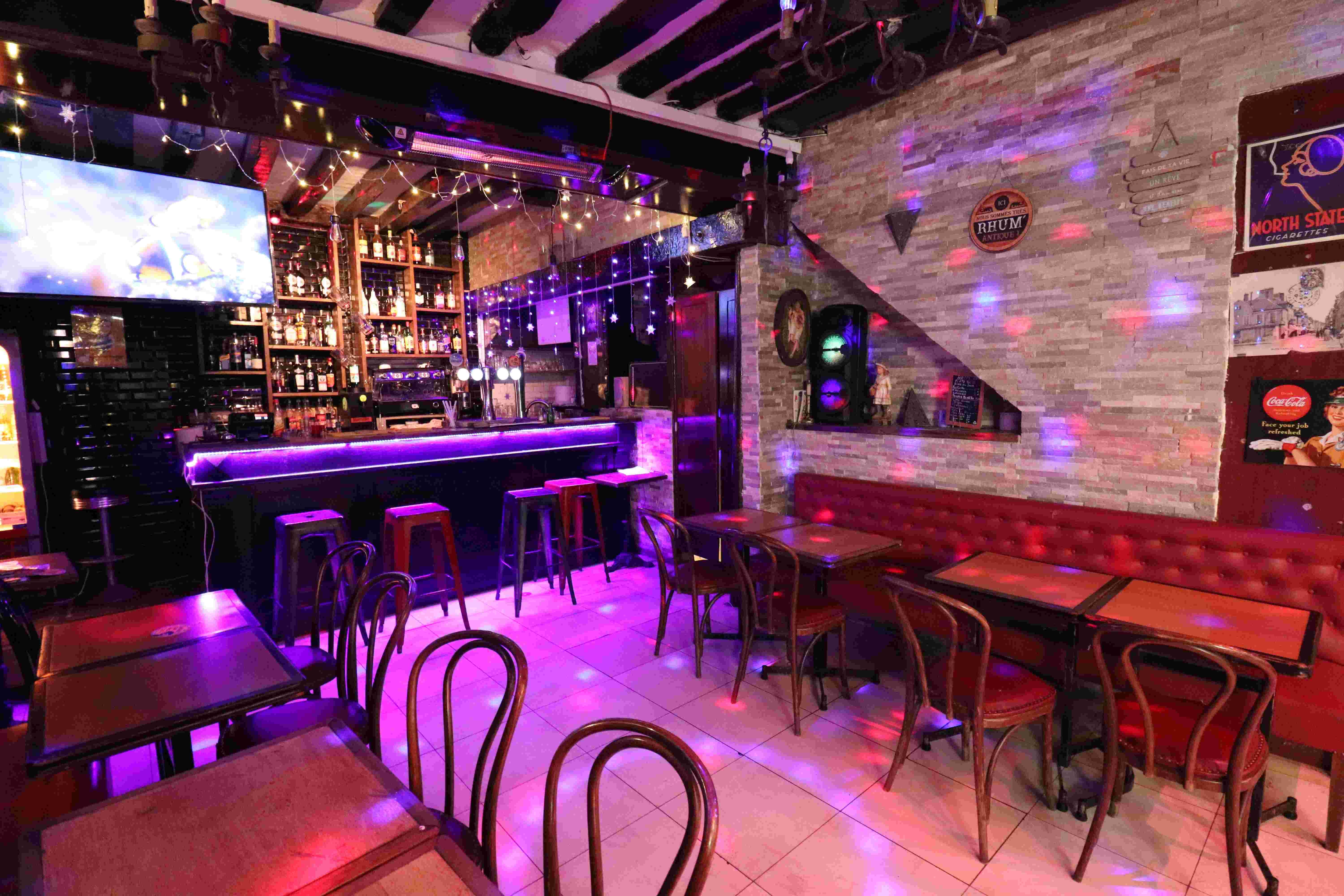 Holiday Bar - Photo 4