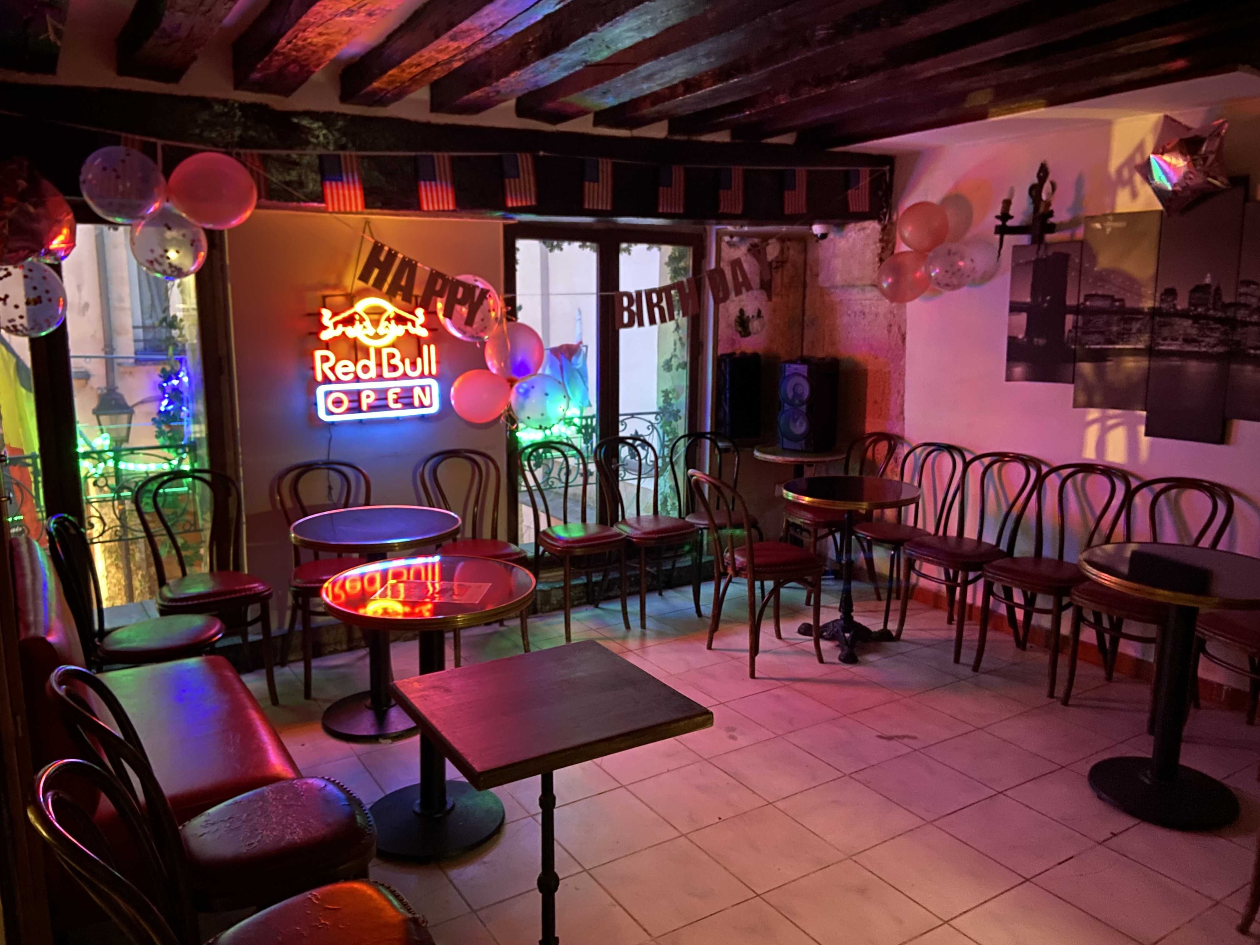 Holiday Bar - Photo 10