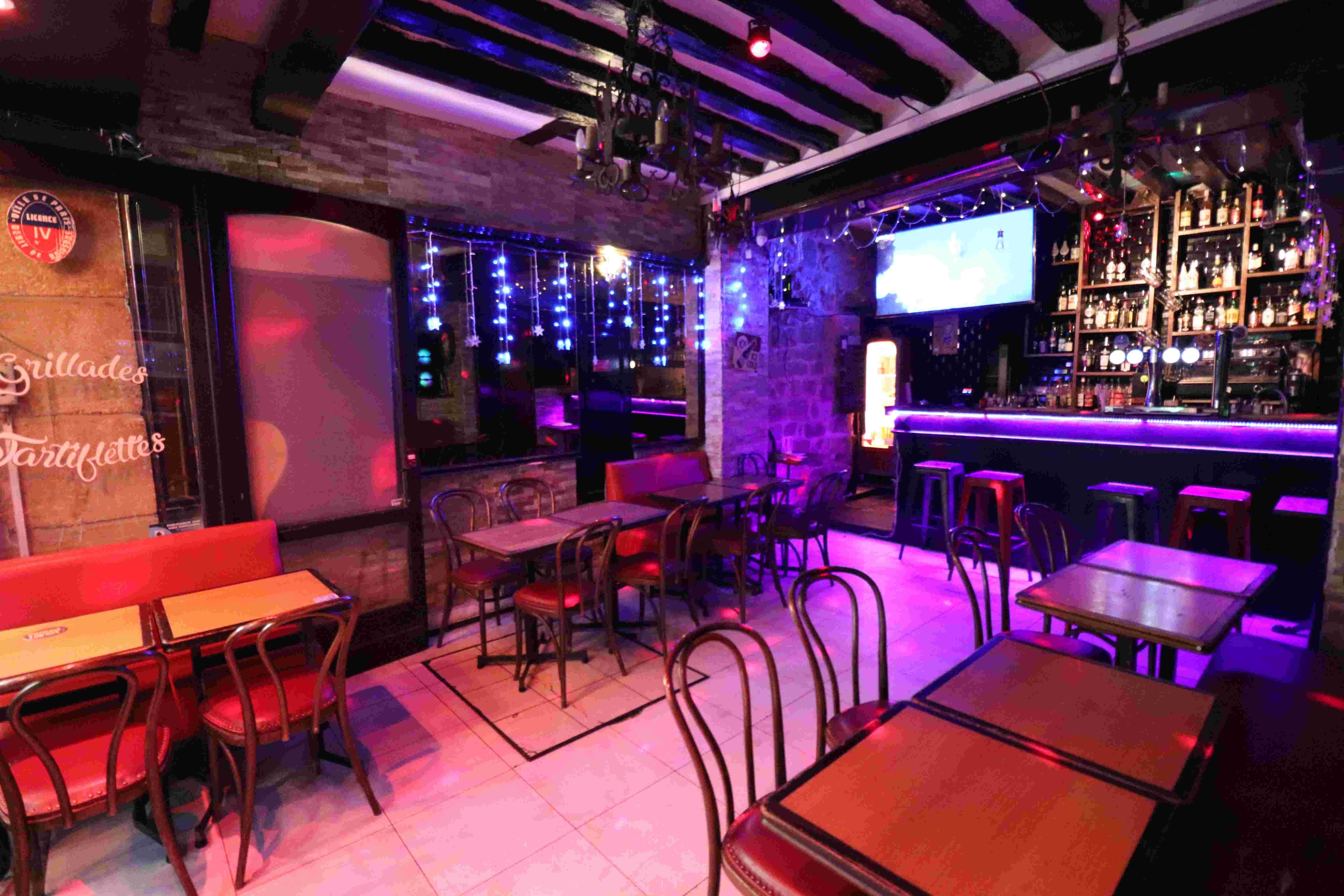 Holiday Bar - Photo 3