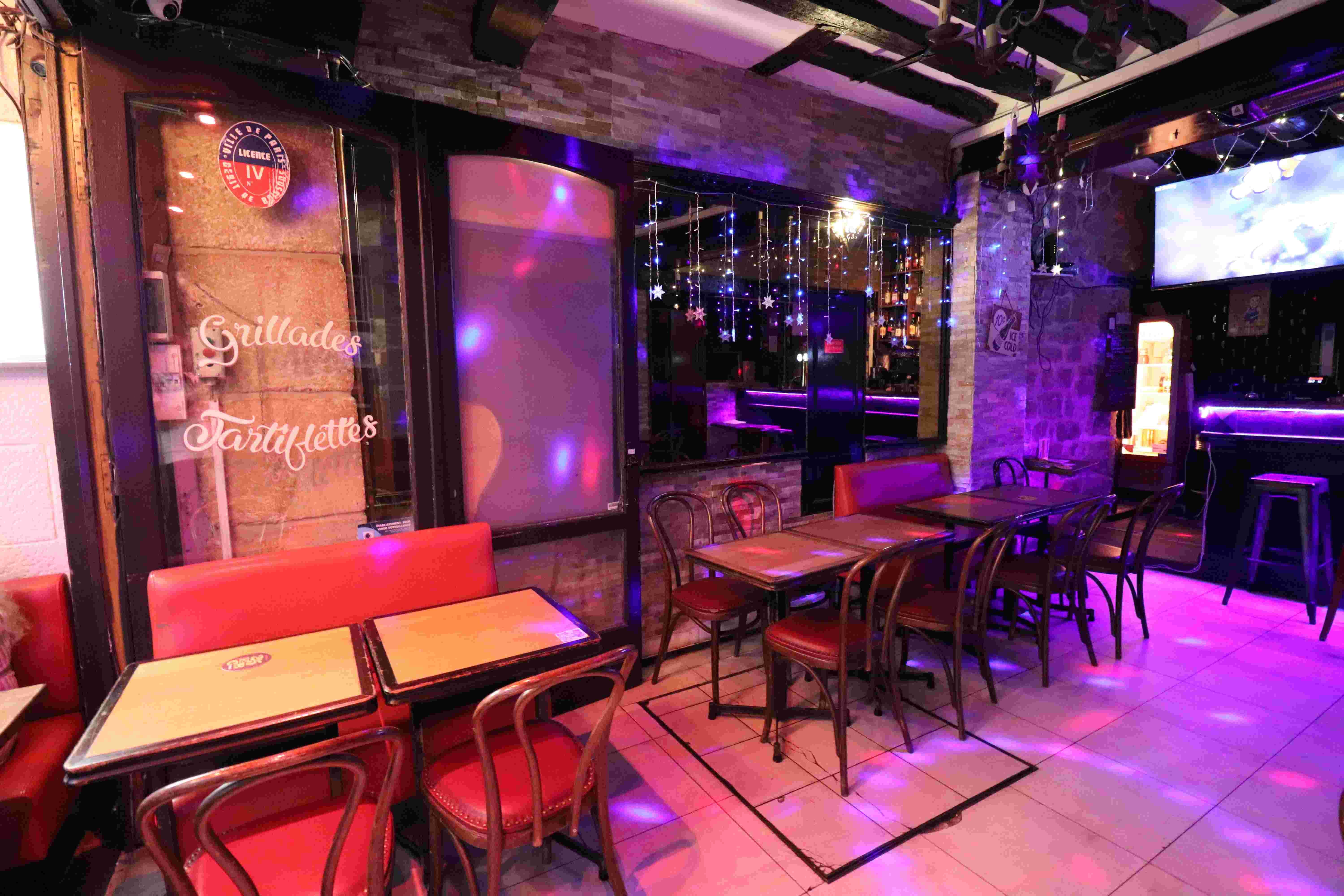Holiday Bar - Photo 5