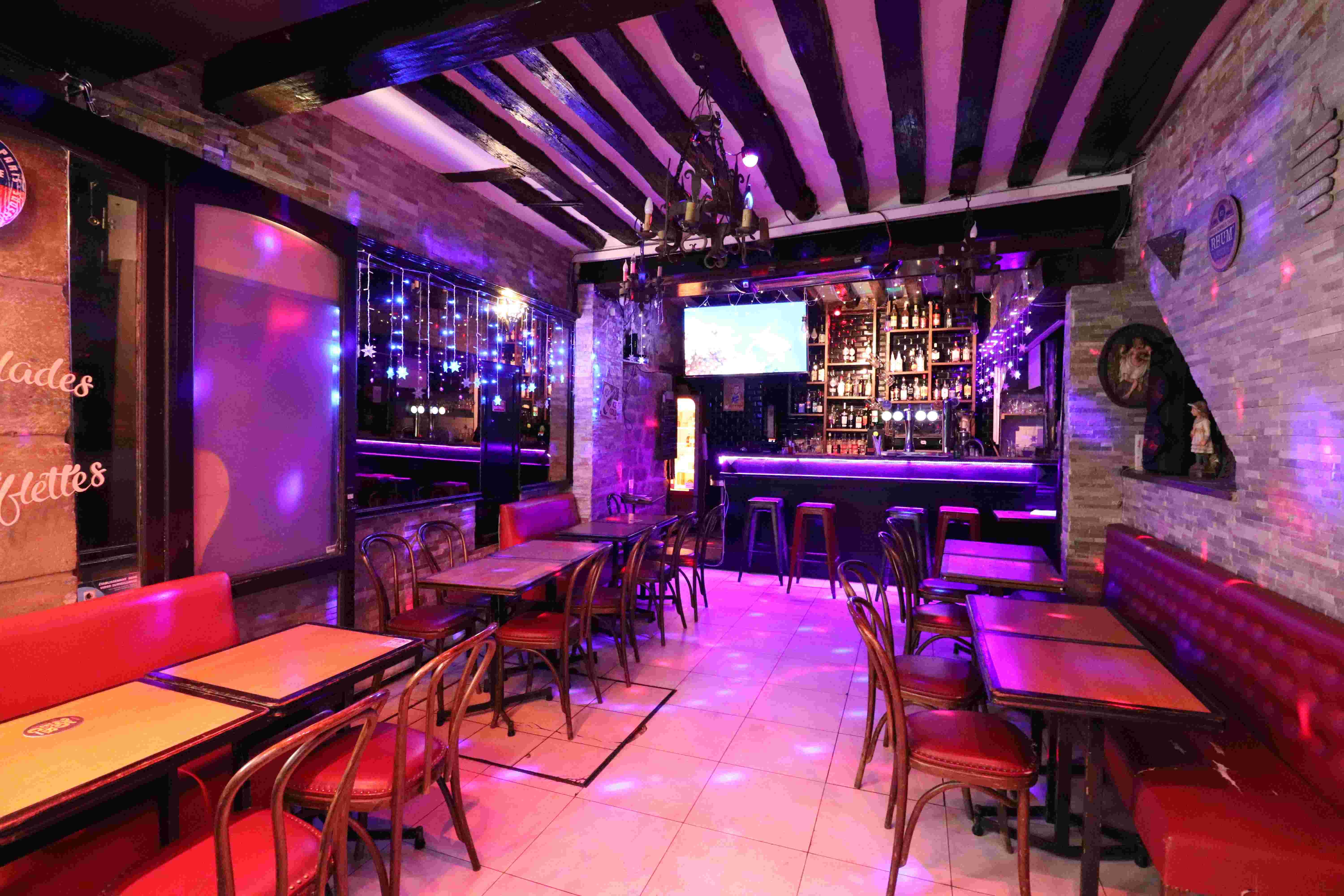 Holiday Bar - Photo 2