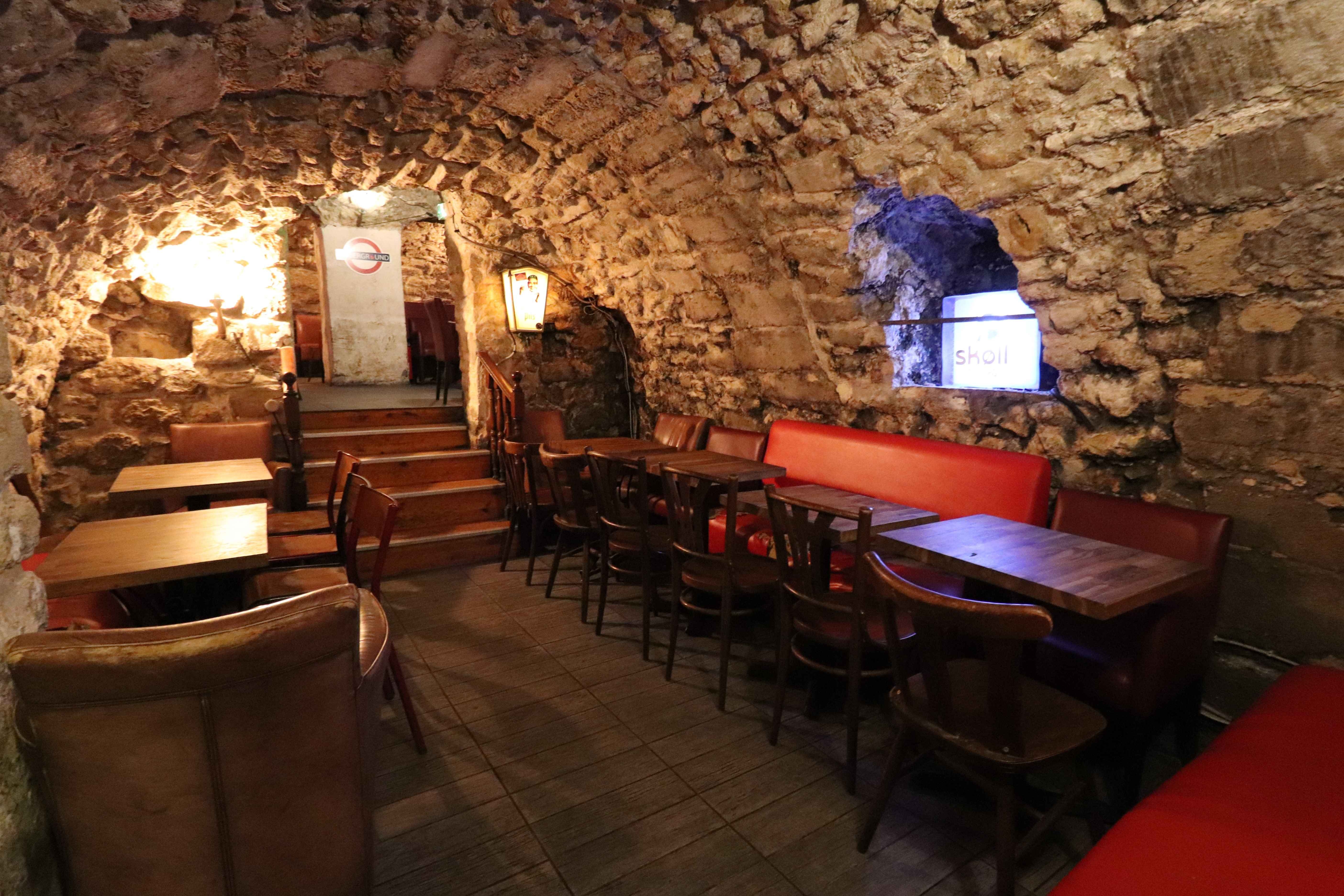 Le Baker Street Pub - Photo 6