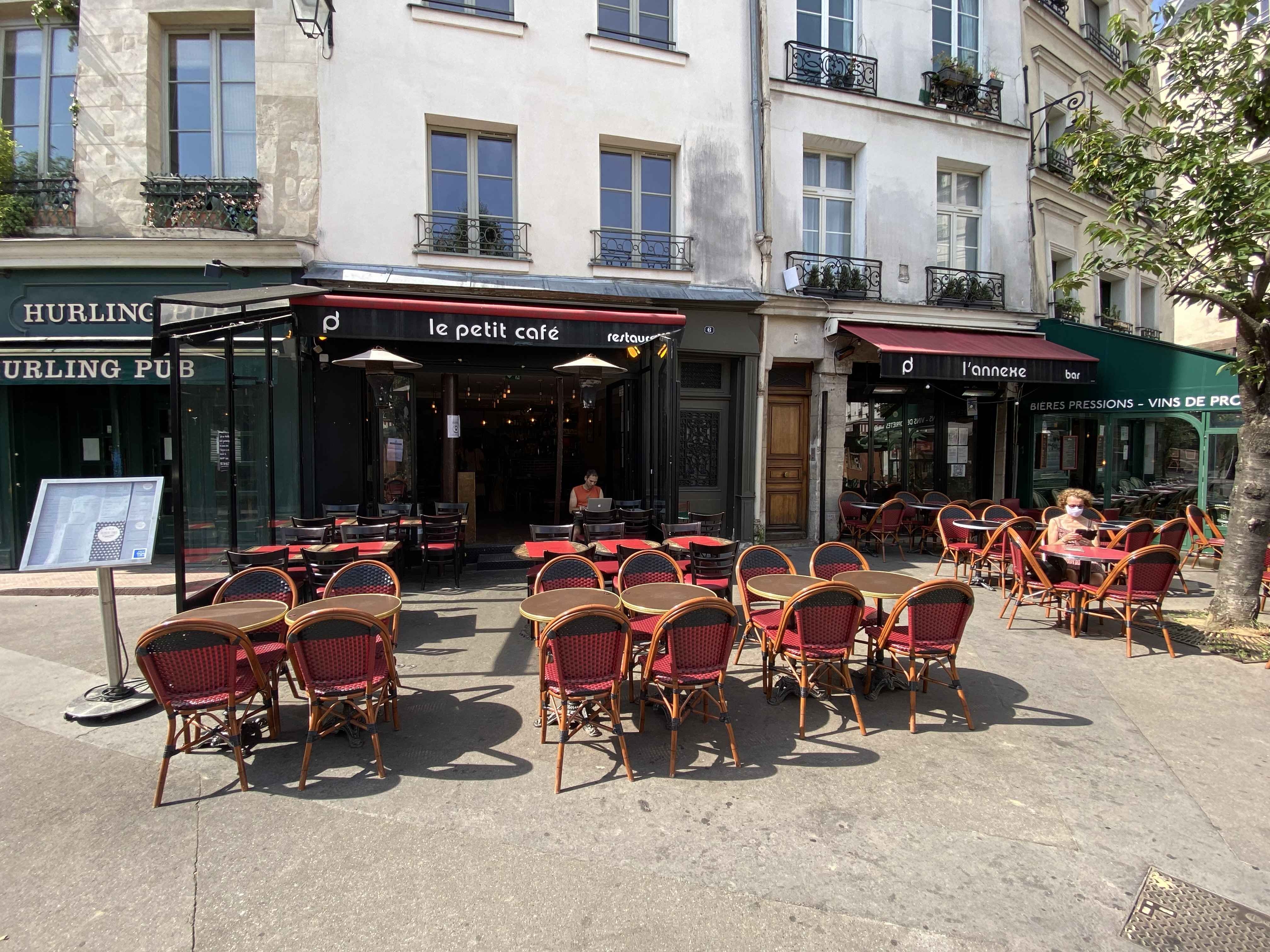 Le Petit Café