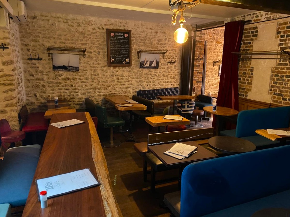 Le 2 Bis Café